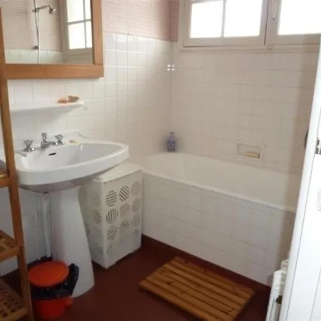 House Pereire Avec Piscine 1 *